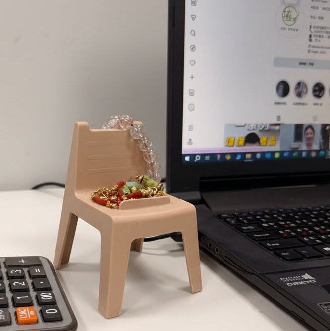 Eco-Friendly Plant Fiber Chair-Shaped Phone Stand – Compostable Mobile Holder